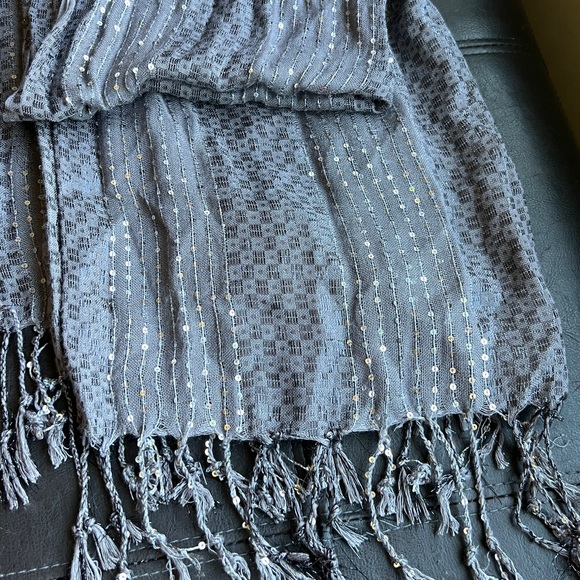 Gray Pattern Woven Sequined Polyester Scarf/Shawl 64” Fringe GUC - Picture 2 of 11